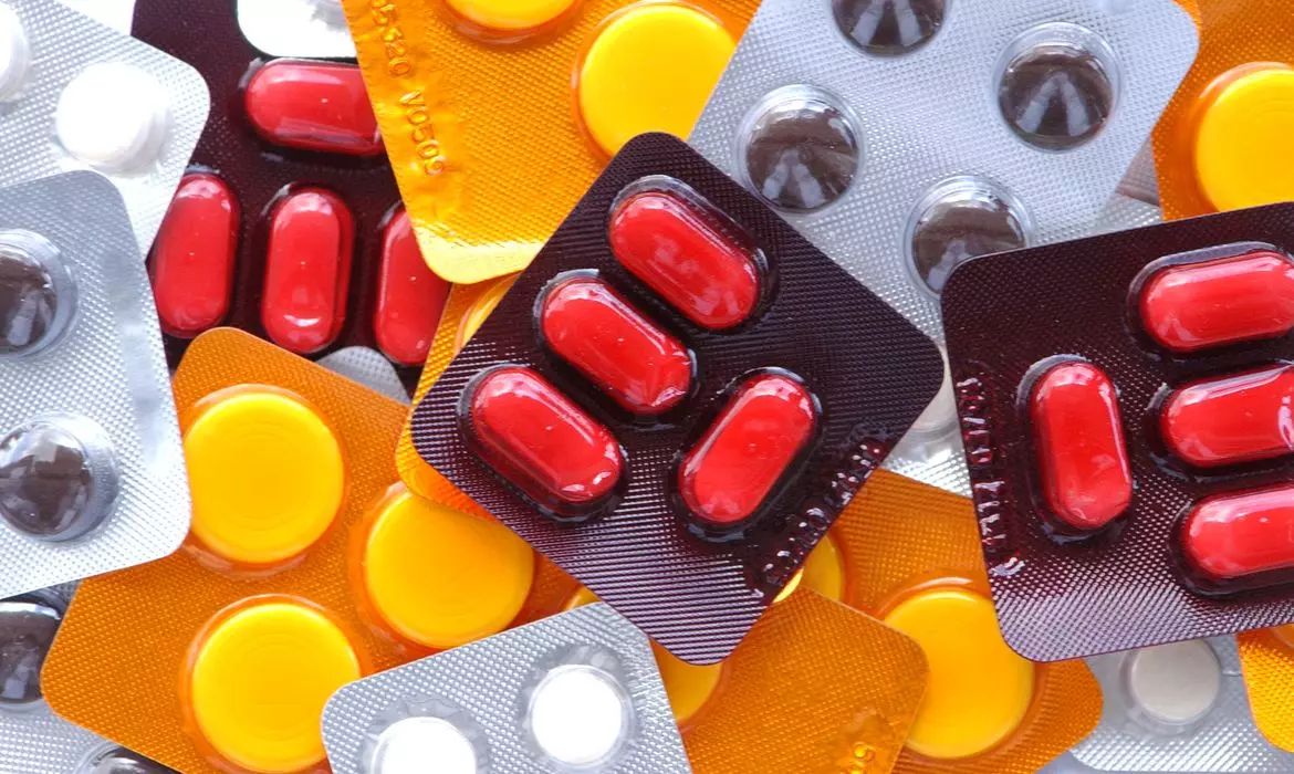 OMS atualiza lista de bactérias que ameaçam saúde humana e alerta para o perigo da resistência aos antibióticos